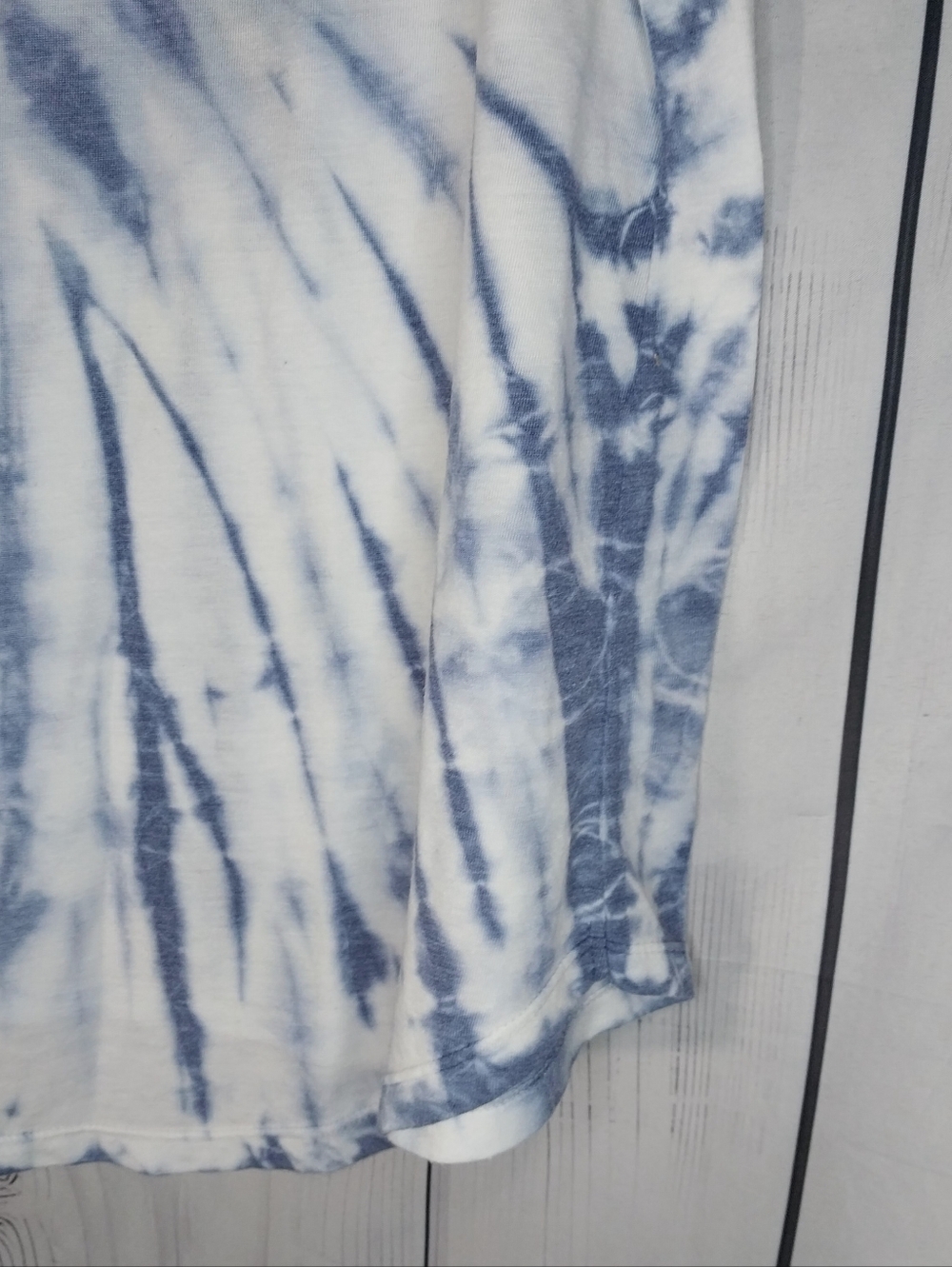 American Eagle Blue and White Tie-Dye Boho  Festival Tank with Lattice V-Neck - Picture 7 of 7